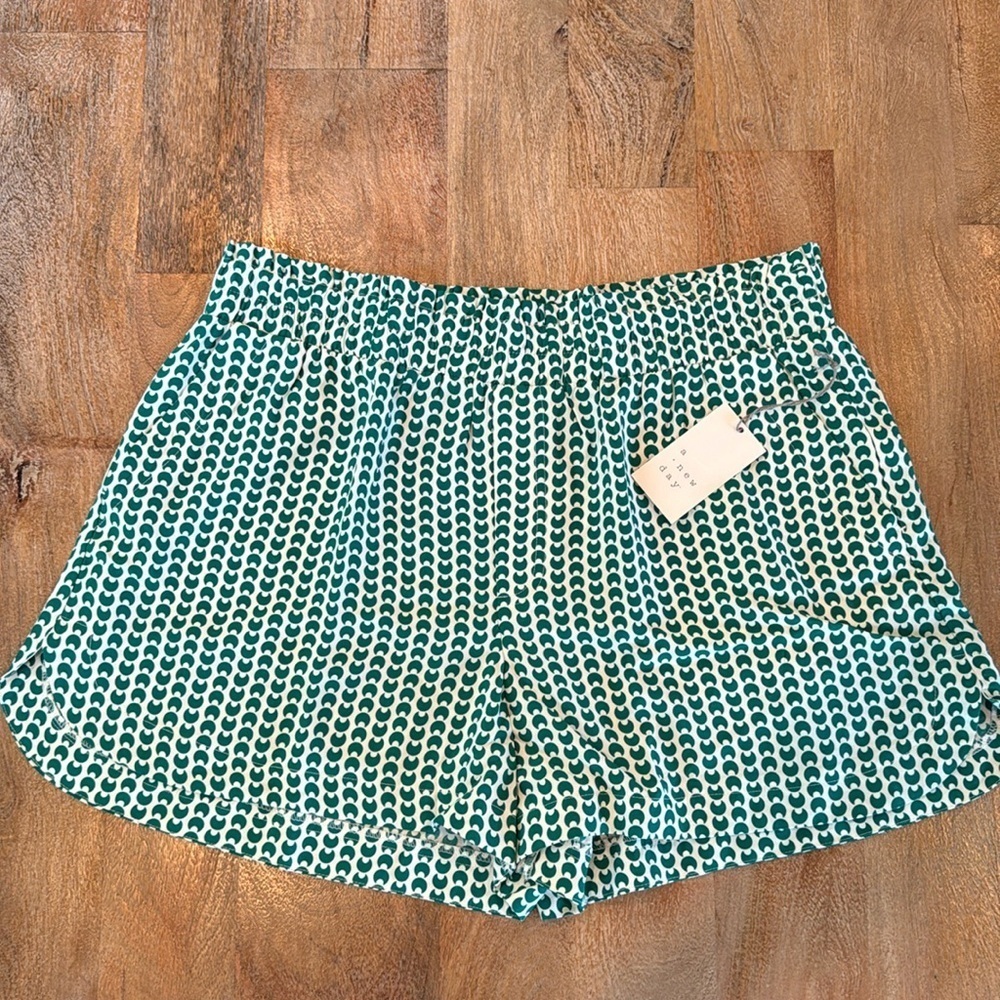 a new day • green & white pattern • size XL